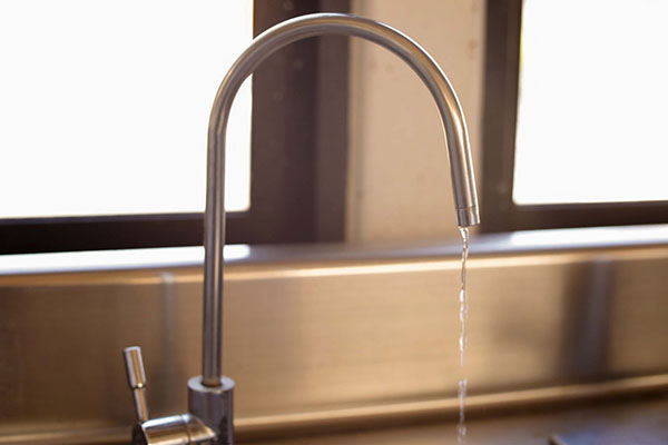 Interferencia corporativa: ¿qué es y cómo afecta a la escasez de agua en México?