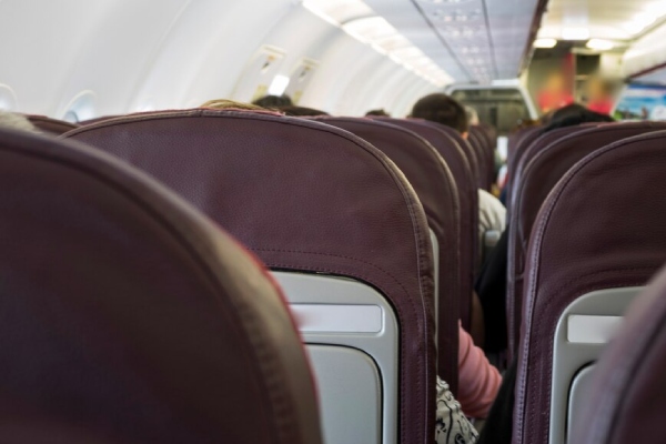 Tragedia en pleno vuelo: paro cardíaco mata a un hombre mientras viajaba en avión