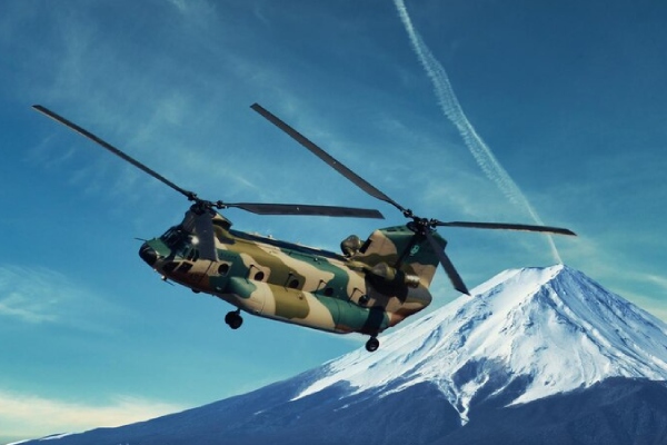 Un muerto y 7 desaparecidos al estrellarse 2 helicópteros militares en Japón