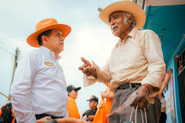 Abraham Salazar y la Fuerza Naranja recorren San Lucas Atoyatenco