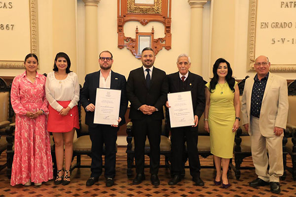 Otorgan Premio Anual en Salud Municipal a Roberto Guillermo Calva y al Hospital Puebla