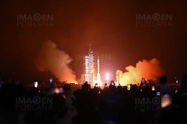 China lanza con éxito su nave espacial Shenzhou-18 con tres astronautas