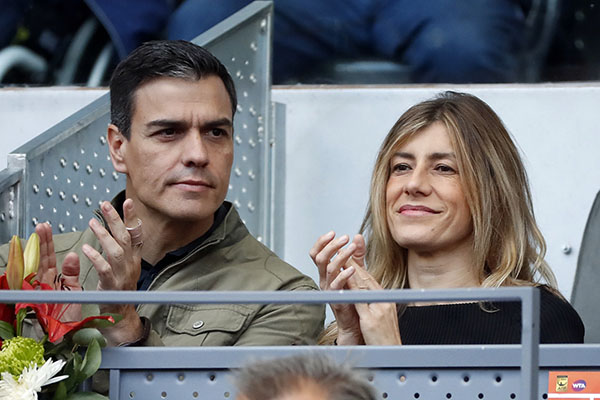 Dos organizaciones de la derecha española se unen contra la esposa de Sánchez