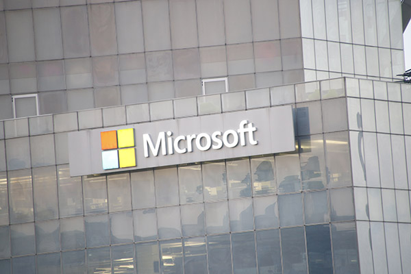 Microsoft prepara nuevo modelo de IA para competir con Google y OpenAI