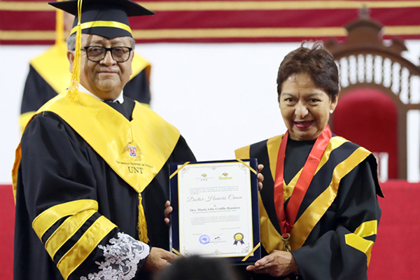 Lilia Cedillo recibe Doctorado Honoris Causa por parte de la Universidad Nacional de Trujillo