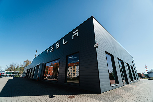 Intento de irrupción de manifestantes en fábrica alemana de Tesla deja varios heridos