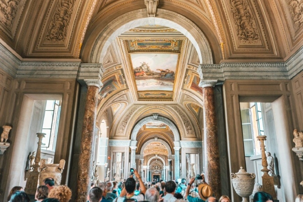 Empleados amenazan con demandar al Vaticano por malas condiciones laborales