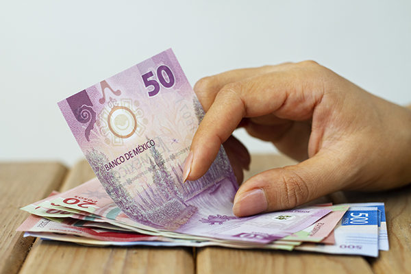 El consumo privado retrocede en la economía mexicana