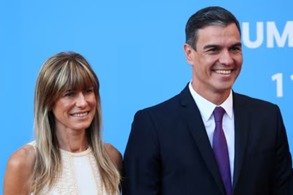 De qué está acusada Begoña Gómez, la esposa del presidente español