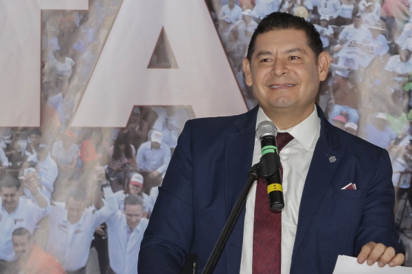 Alejandro Armenta se deslinda del marinismo y asegura estar del lado correcto de la historia