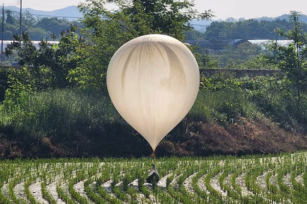Corea del Norte sigue enviando globos con basura hacia Corea del Sur