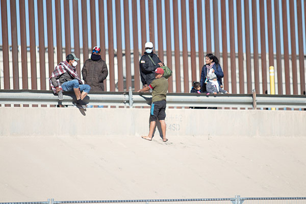 Biden prohibe que migrantes que ingresen ilegalmente desde México obtengan asilo en EU