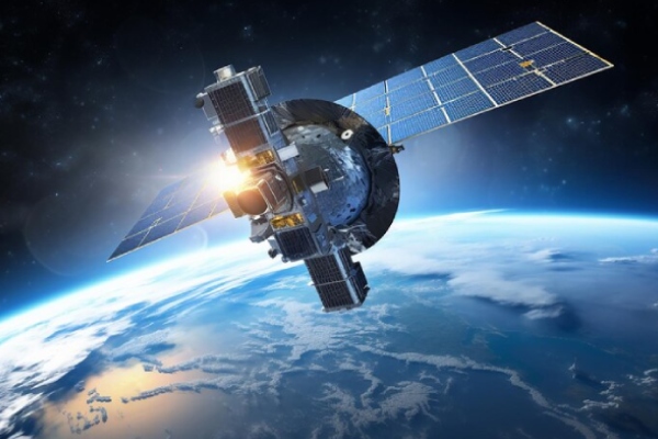 SpaceX lanza cohete Falcon 9 con otro lote de satélites Starlink