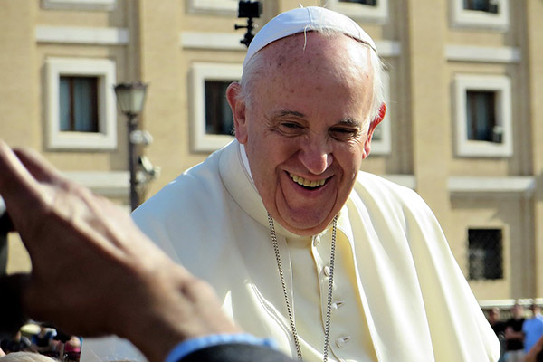 El papa Francisco urge a líderes del G7 a abordar la inteligencia artificial con ética