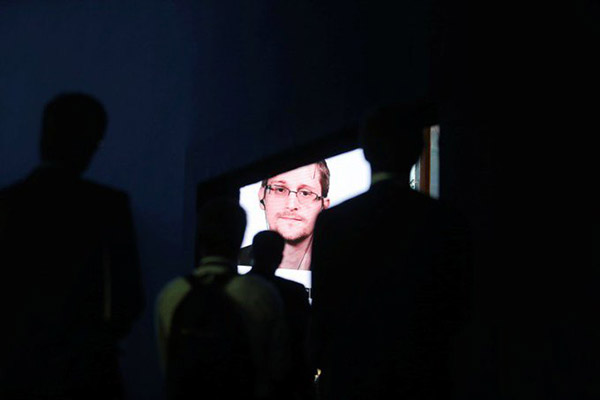 Snowden llama a no confiar en OpenAI tras designación de exjefe de NSA en junta directiva