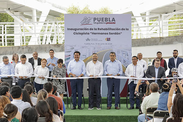 Entrega Sergio Salomón rehabilitación de la ciclopista Hermanos Serdán