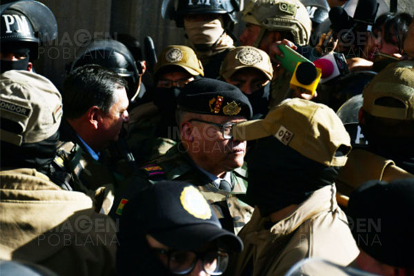 General Zúñiga y dos ex jefes militares fueron recluidos en cárcel de alta seguridad de Bolivia