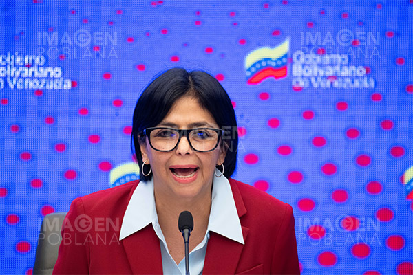 Vicepresidenta venezolana resulta herida tras caída de árbol porl huracán Beryl