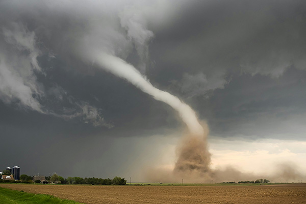 Tornado deja 1 muerto y 79 heridos en China
