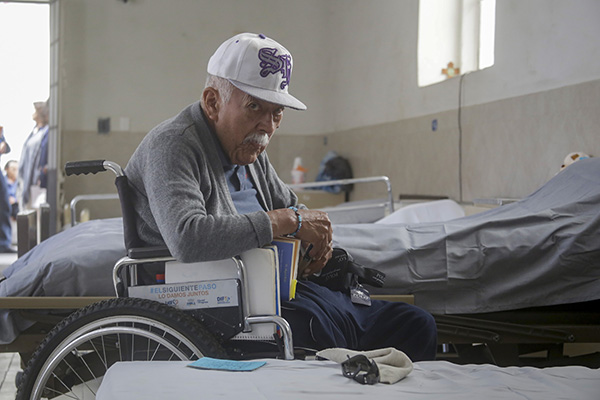 ¿Es un delito abandonar a un adulto mayor?