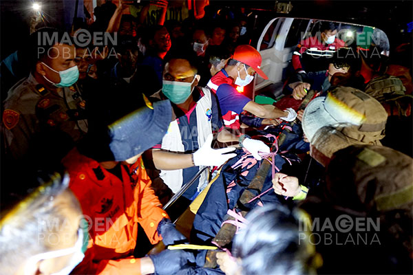 95 sobrevivientes y 27 desaparecidos tras alud de tierra en mina de oro en Indonesia