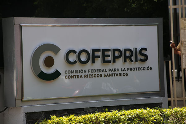 Cofepris denuncia falso monopolio de medicamentos