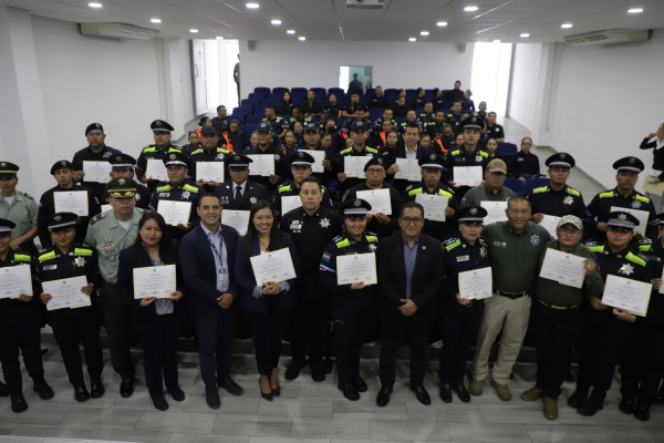 Policías municipales culminan diplomado en Colombia