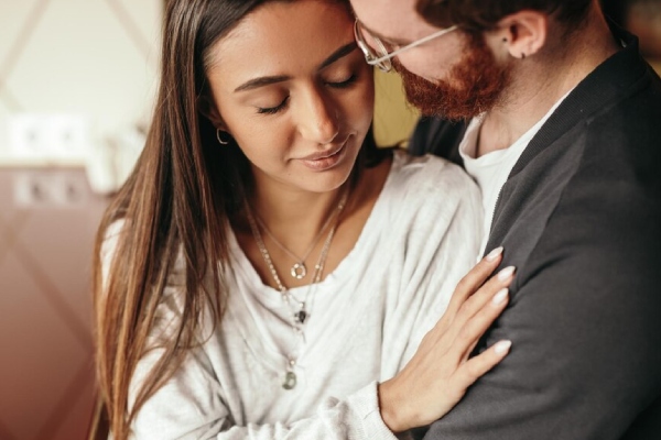 RoRo, la influencer española que desató controversia por su estilo “tradwife”