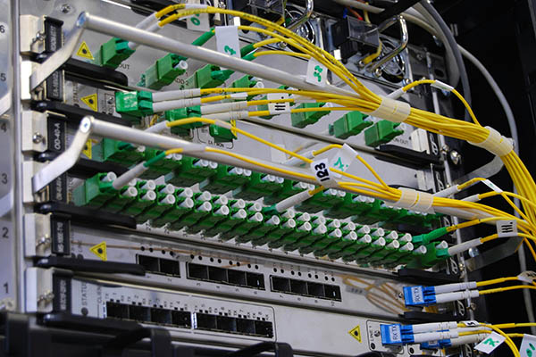 Vandalizan instalaciones de operador telefónico en Francia