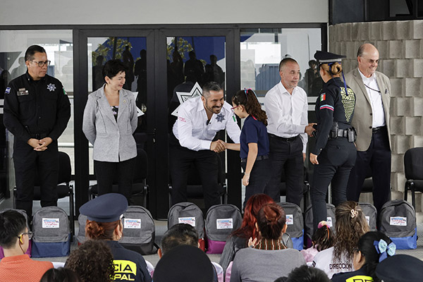 Ayuntamiento de Puebla incentiva a policías municipales con apoyos educativos