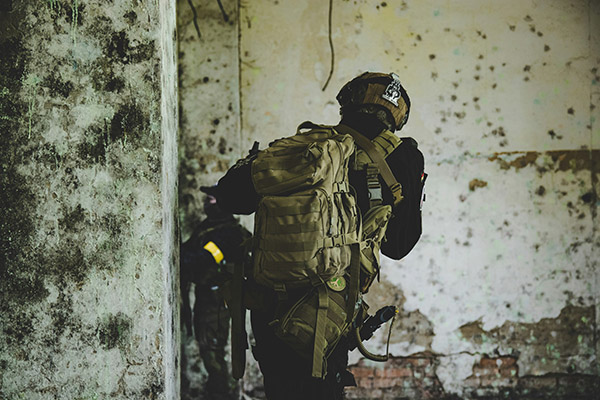 Profesor de una academia militar polaca roba datos de miles de agentes de Inteligencia