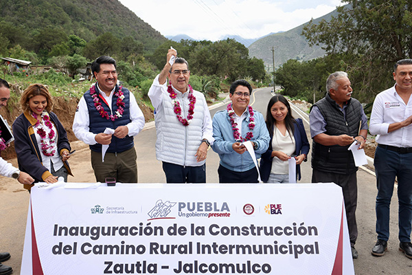 Inaugura gobernador camino rural en Zautla