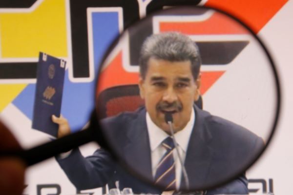 Sin más opositores políticos, Maduro ahora rompe relaciones con WhatsApp