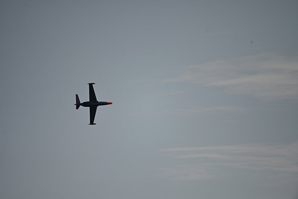Un avión se estrella en el mar durante un espectáculo aéreo en Francia