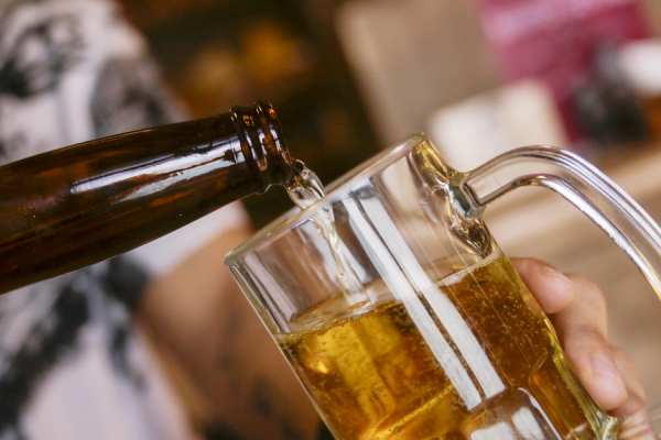 ¿Imponer horario de venta de alcohol ha dado buenos resultados? Esto dice la experiencia