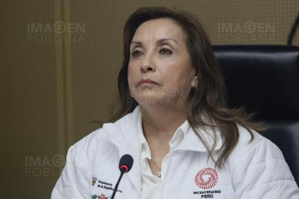 Defensa de presidenta peruana rechaza su participación en desactivación de equipo policial