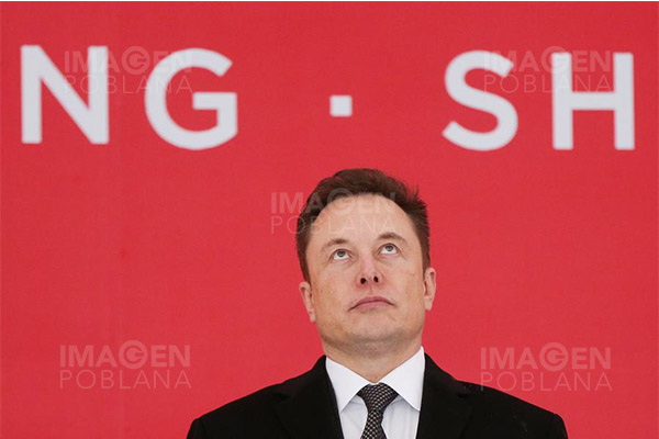 Brasil cita a Elon Musk y amenaza con suspender X