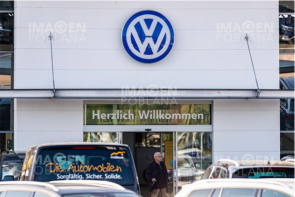 Volkswagen considera cierre de plantas en Alemania para reducir costos