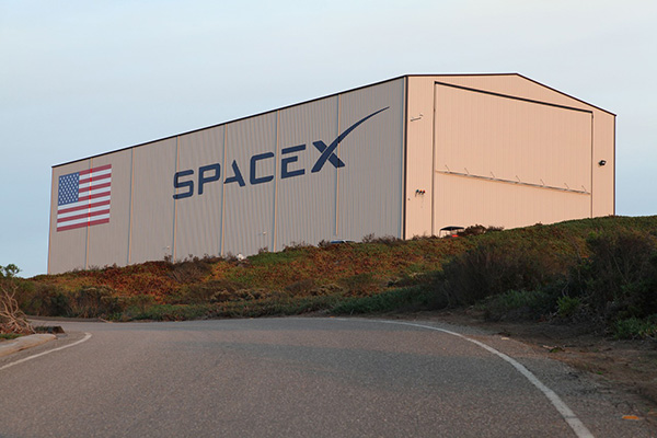 SpaceX pone en órbita un grupo de satélites espías estadounidenses