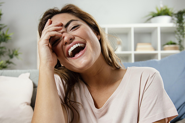 La risa puede ser tan efectiva como las gotas para los ojos secos