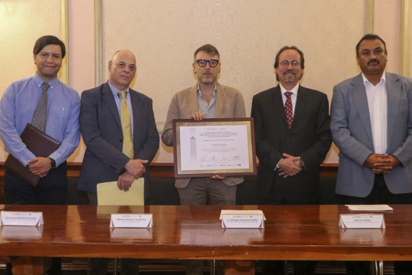 Premian gobiernos estatal y federal obra literaria de Alberto Spiller