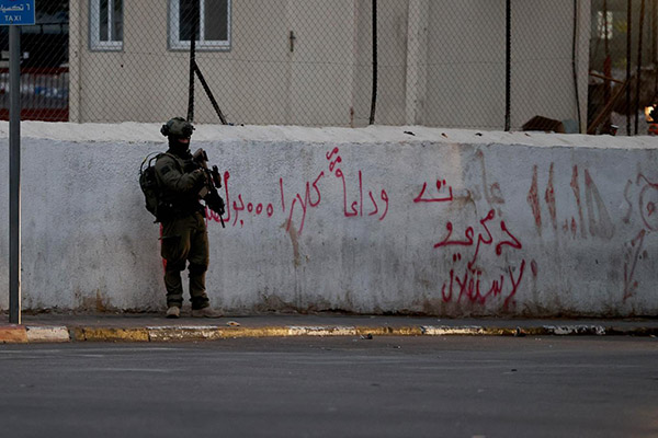 Militares de Israel irrumpen en la oficina de Al Jazeera en Cisjordania