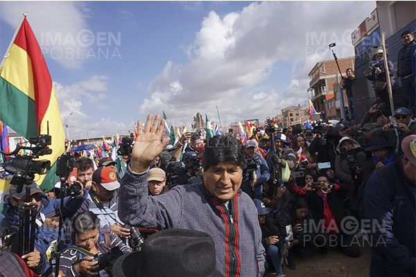 Seguidores de Evo Morales ingresan a La Paz tras siete días de movilización