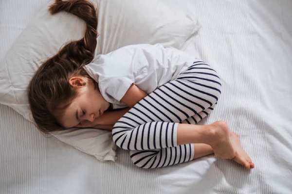 Una niña sonámbula "escapa" de su casa; la hallaron dormida en un bosque