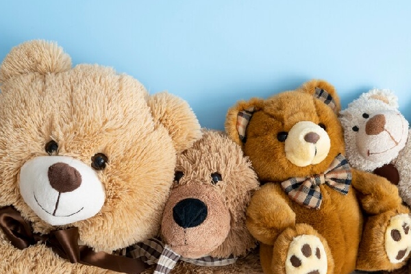 Unos 15,000 osos de peluche en Catar honran a los niños asesinados en la Franja de Gaza