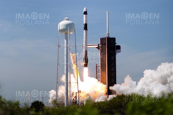 Lanzan hacia la EEI la nave espacial Crew Dragon de SpaceX con dos astronautas a bordo