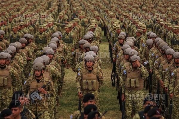 El Salvador desplegaría tropas en Haití para lucha contra delincuencia, revela prensa