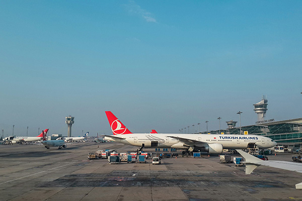 Aeropuerto internacional de Beirut cancela todos los vuelos hasta el lunes por la mañana