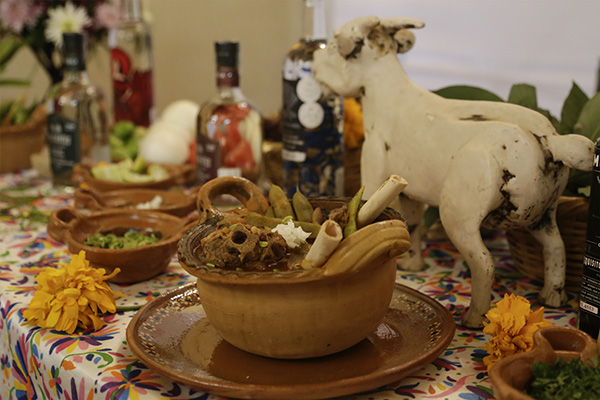La deliciosa y costosa gastronomía poblana: del Chile en Nogada al Mole de Caderas