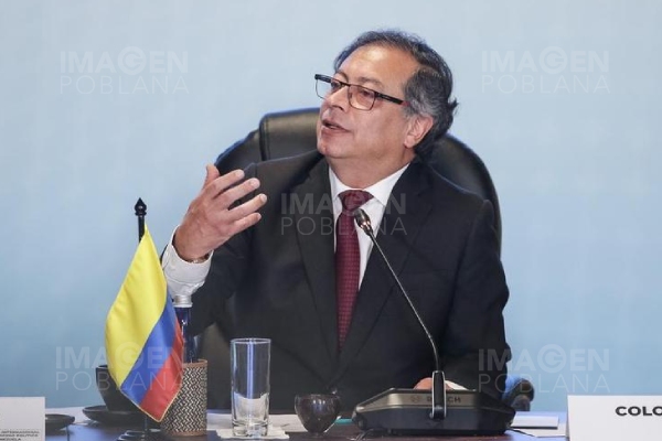 Presidente de Colombia autoriza el bombardeo de las guerrillas de Cauca